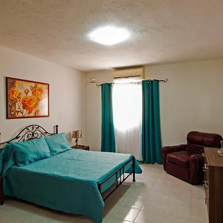 Holiday home Away From Home, Spacious And Close To Amenities Marsaskala