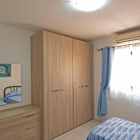 Holiday home Away From Home, Spacious And Close To Amenities