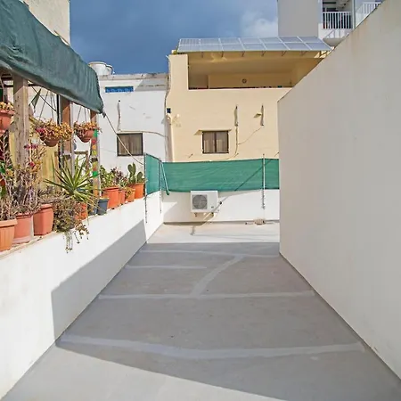 Away From Home, Spacious And Close To Amenities